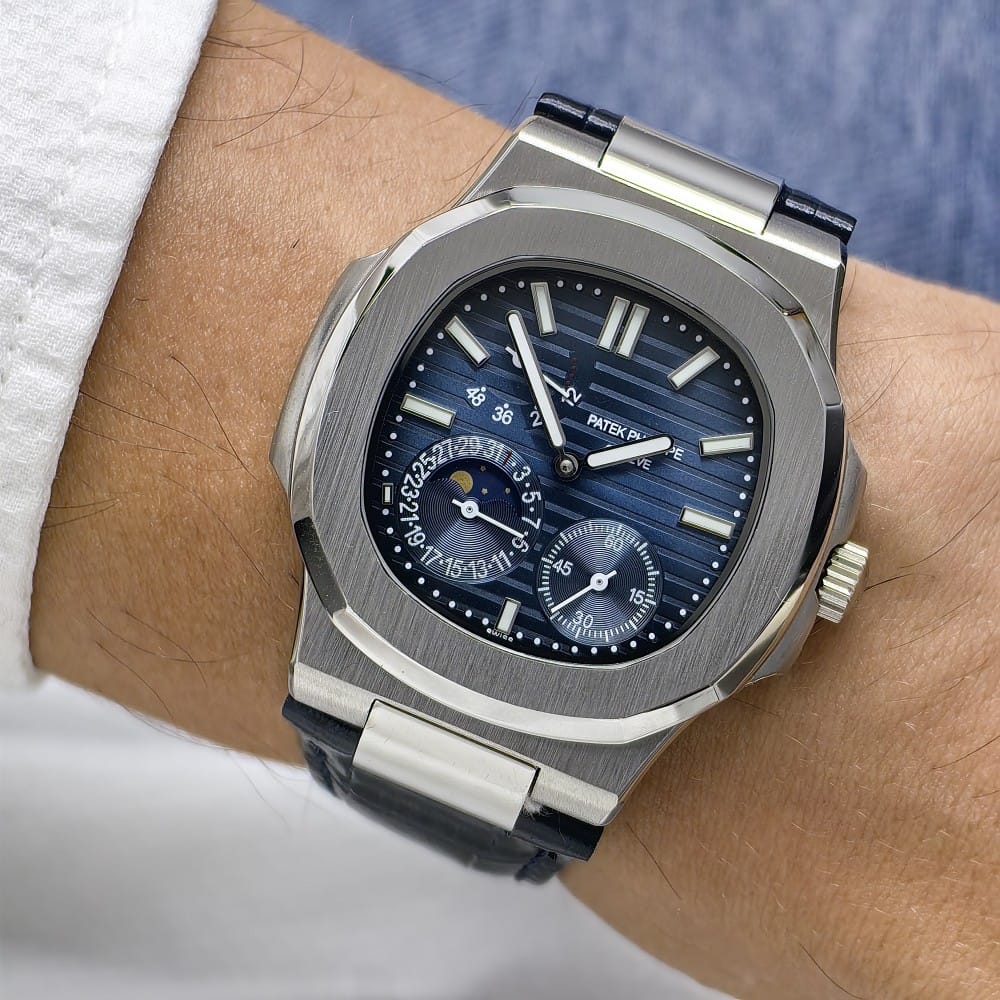 patek philippe nautilus 5712 silver blue - black leather - Image 2