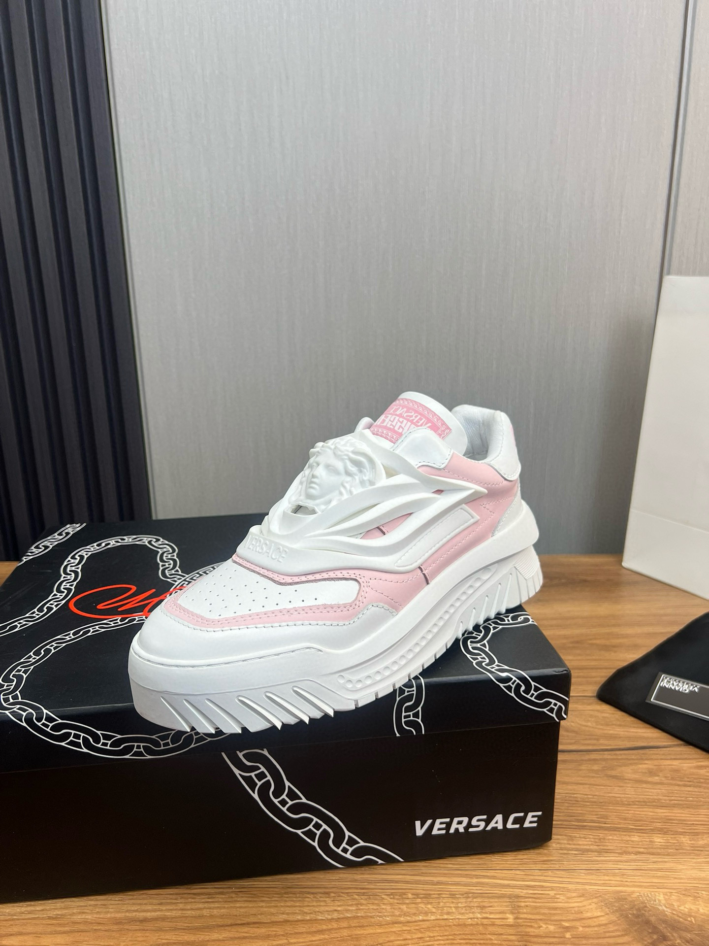 versace casual sneakers in white/pink - sizes 38/44