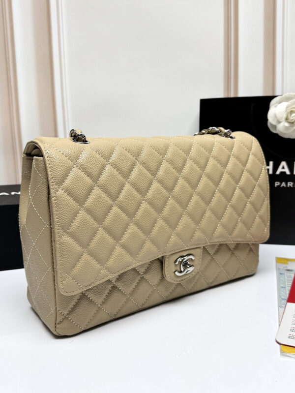 chanel classic flap bag - 33x22x9 cm - beige