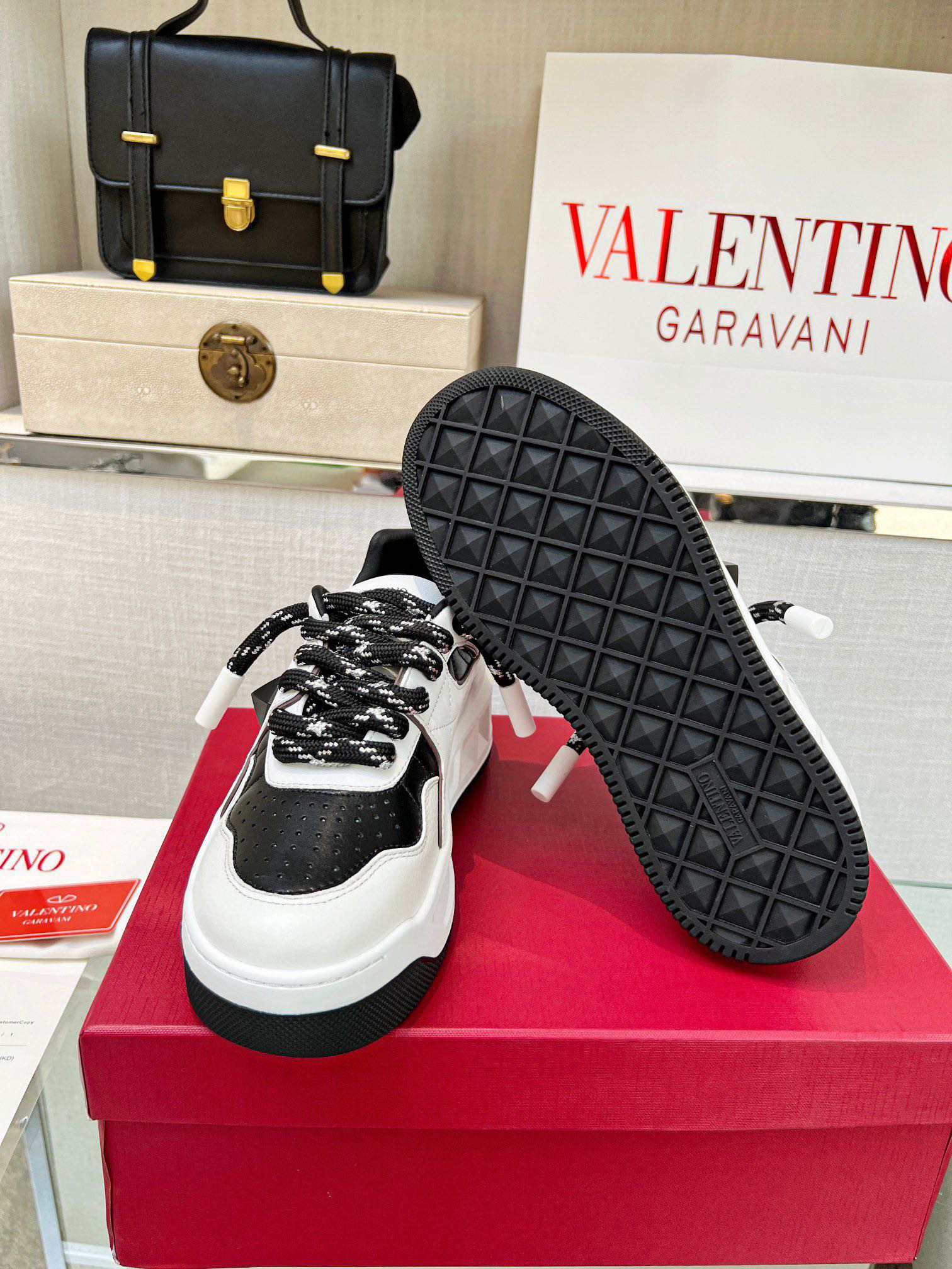 valentino unisex sneakers 35-44 - stylish and comfortable