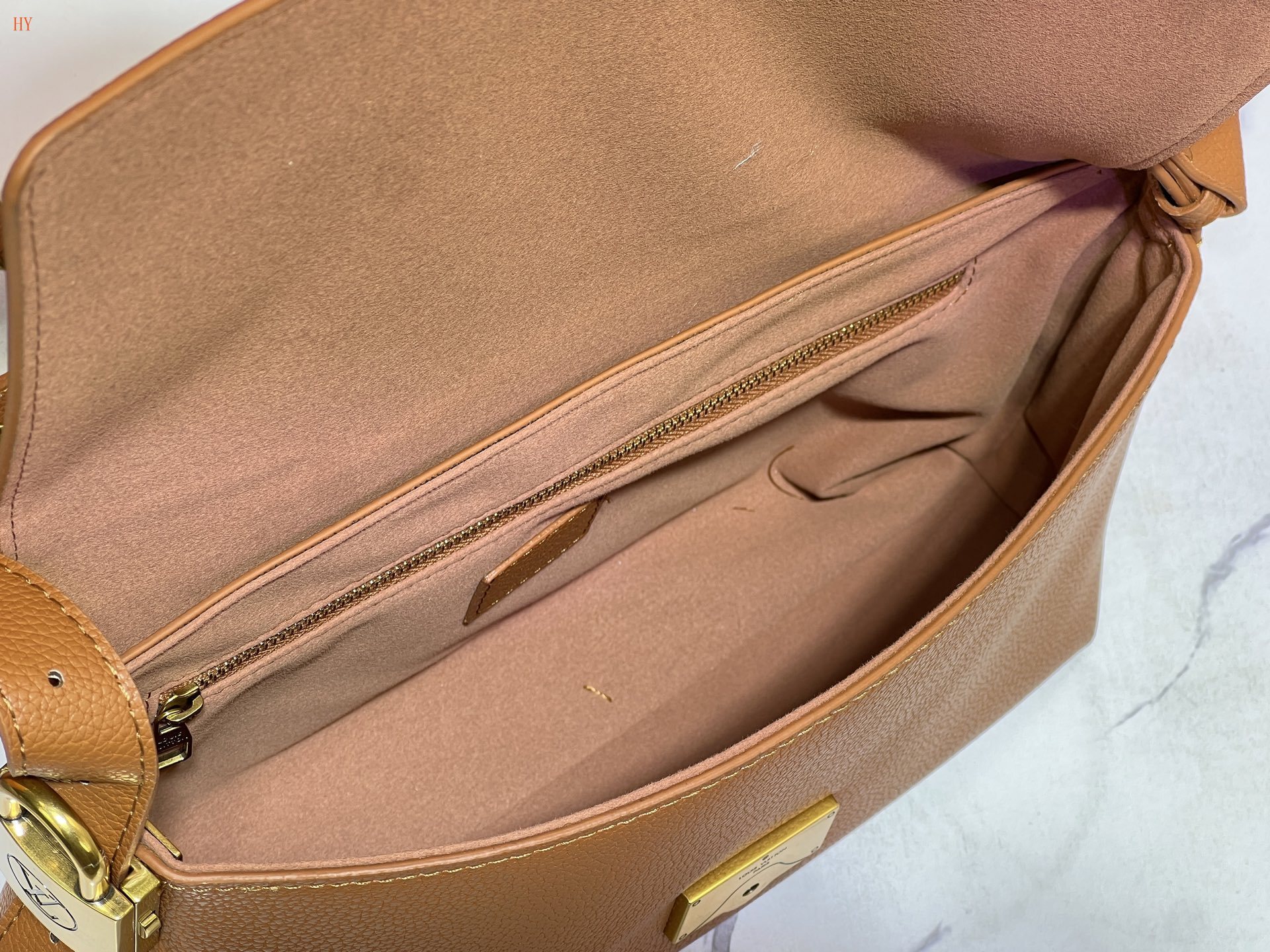 louis vuitton 30*18*12 handbag - model 118022 - Image 2