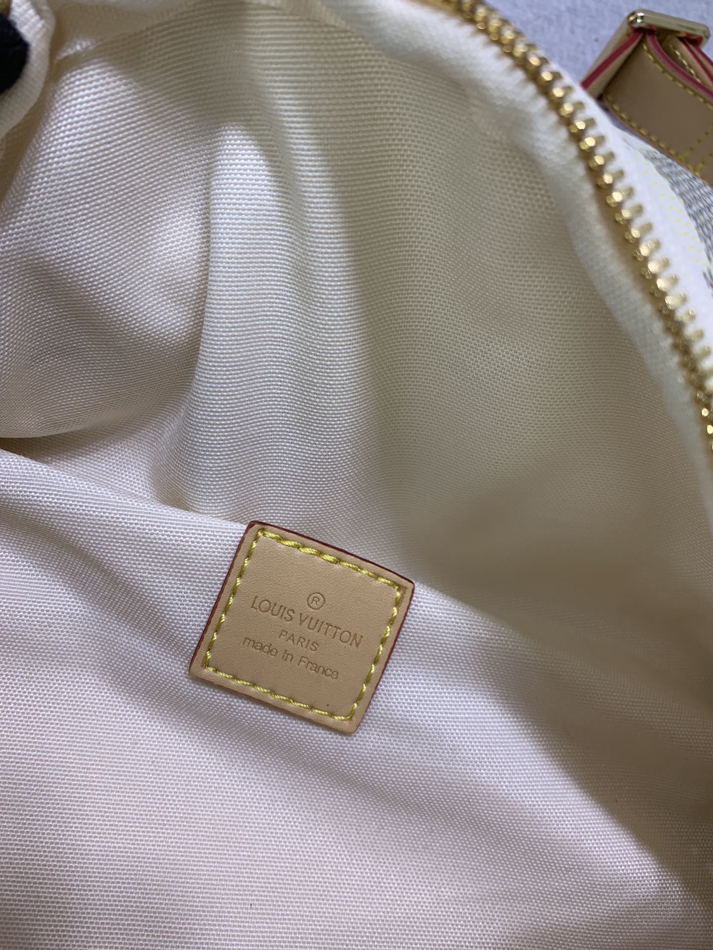 louis vuitton damier canvas belt bag 37x14x13 cm - Image 2