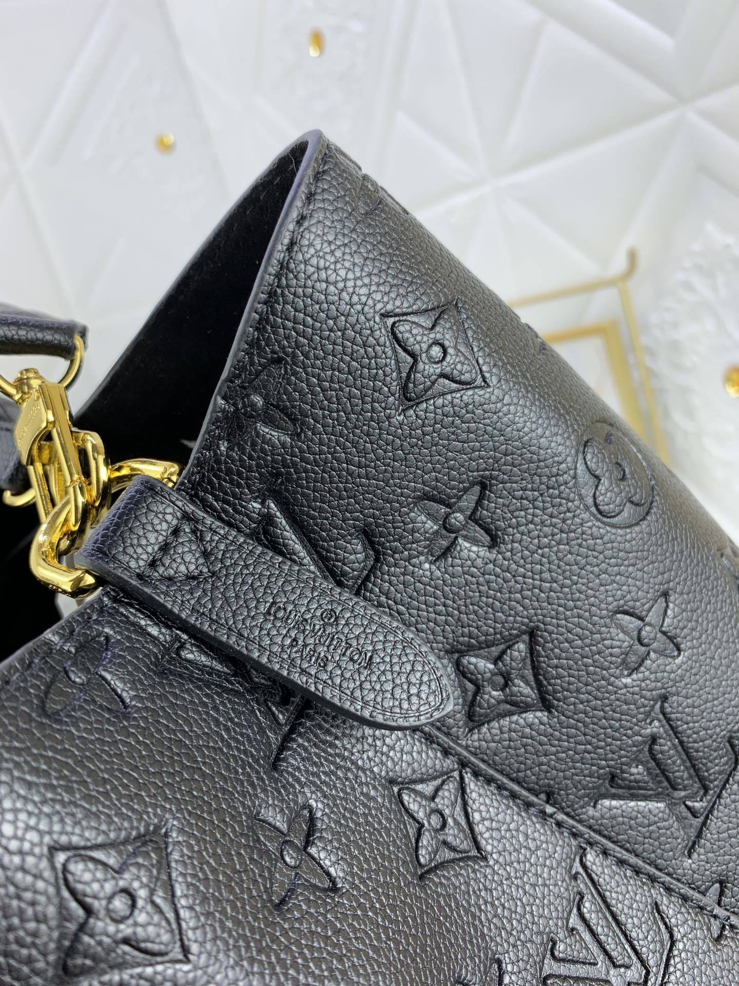 louis vuitton black bucket bag 26x26x17.5 cm - Image 2