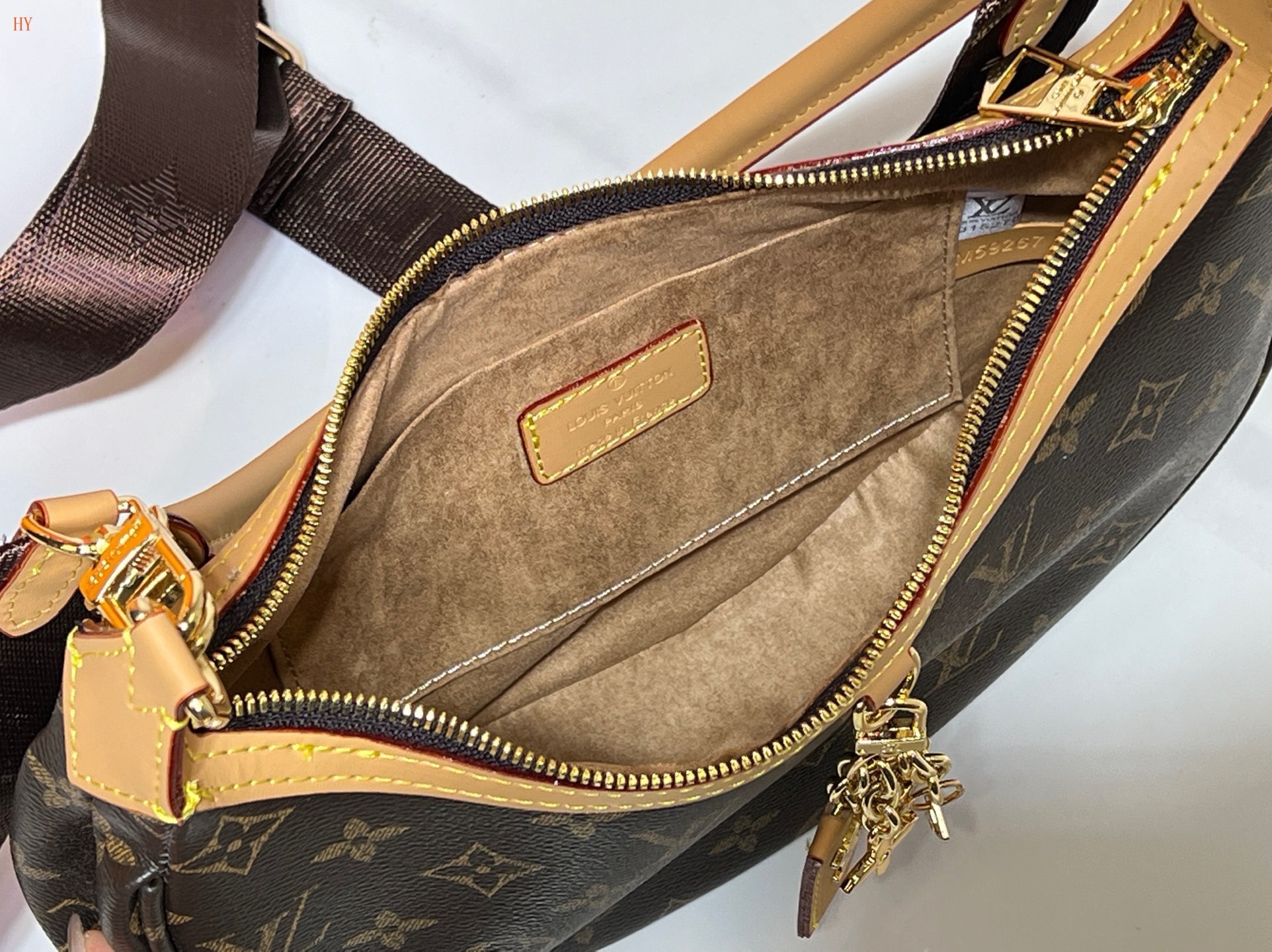 louis vuitton monogram shoulder bag 33*22*9 - Image 2