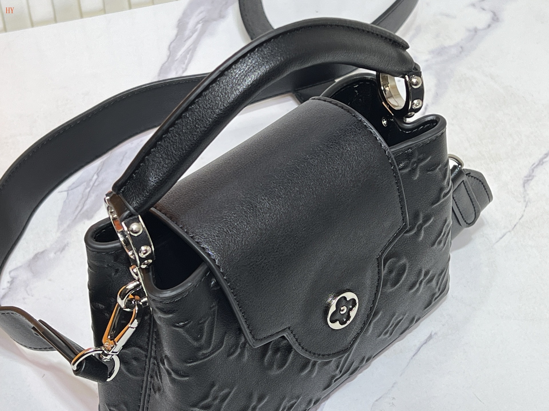 louis vuitton black mini bag 21*14*8 cm, model 118052 - Image 2
