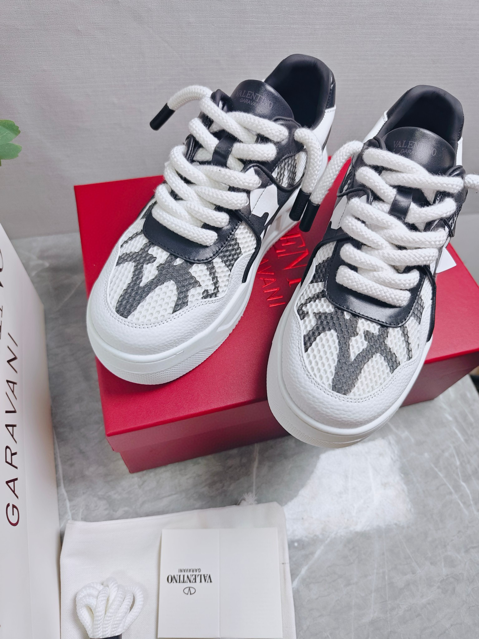 valentino couples sneakers 35/44 - stylish black and white - Image 2