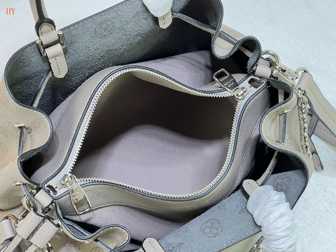 louis vuitton 32*23*13 monogram bag - model 118022 - Image 2