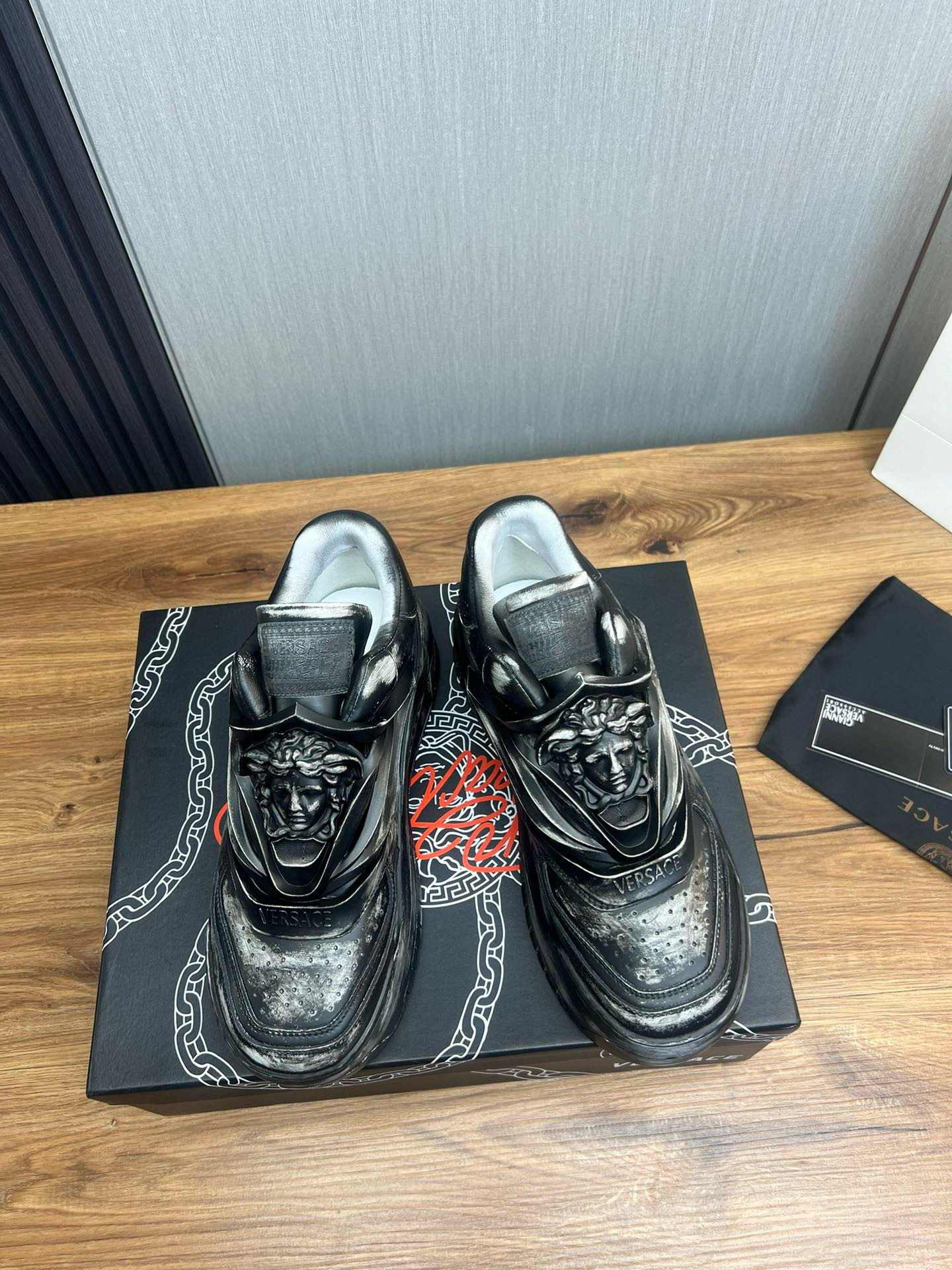 versace casual shoes - size 38/44 - Image 2