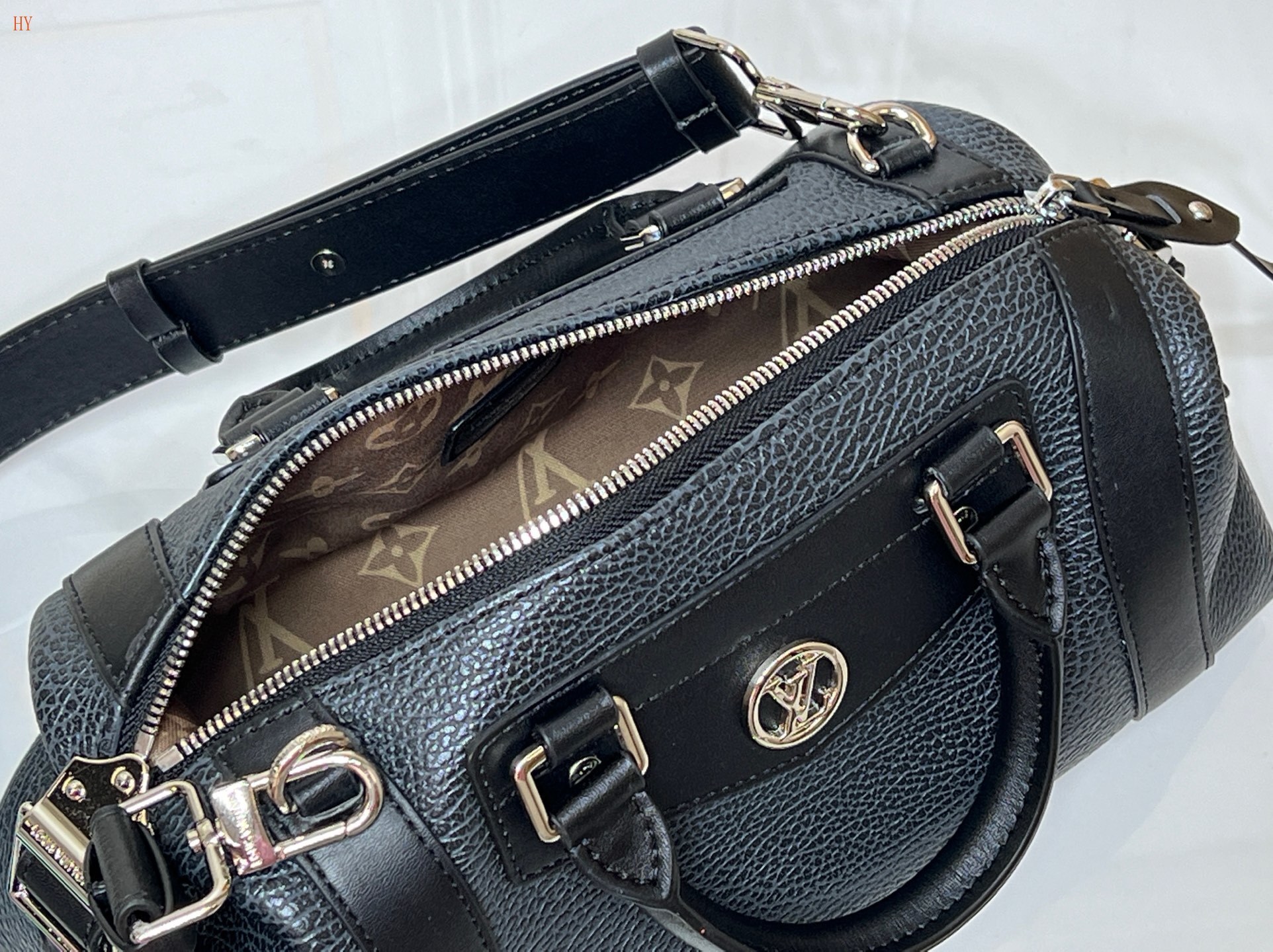 louis vuitton black leather handbag 38*15*15 - Image 2
