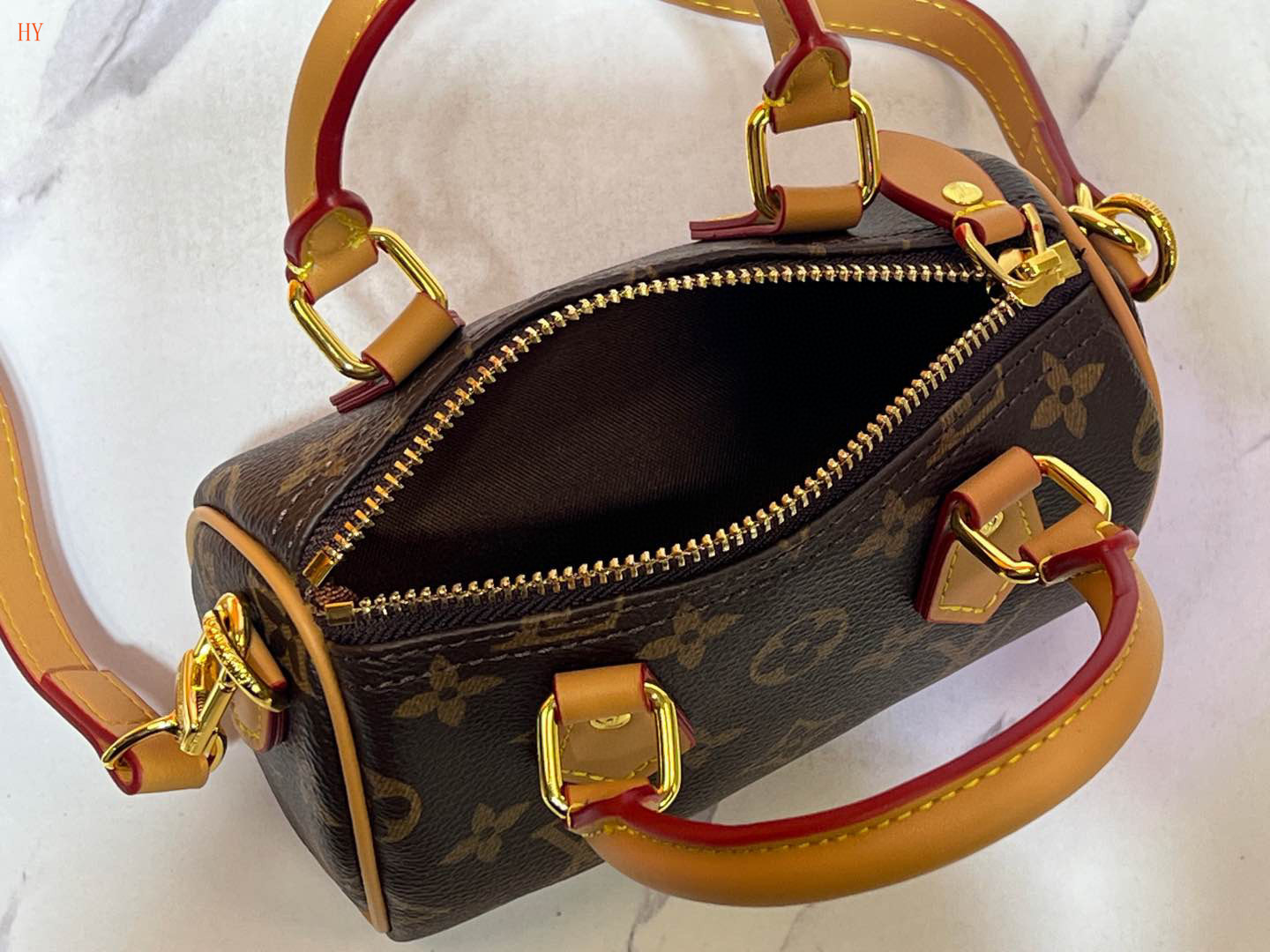louis vuitton monogram mini handbag 16*11*9 - Image 2