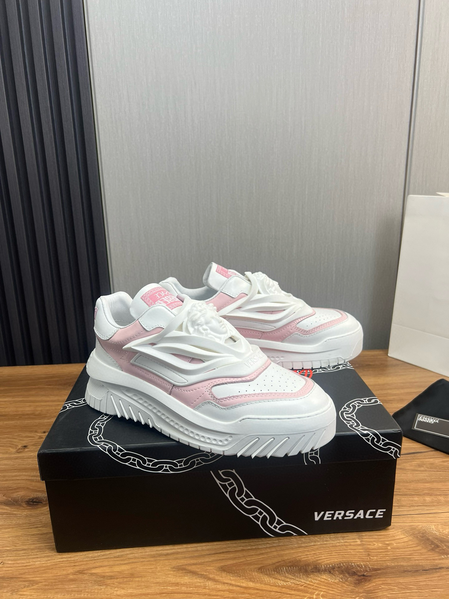 versace casual sneakers in white/pink - sizes 38/44 - Image 2