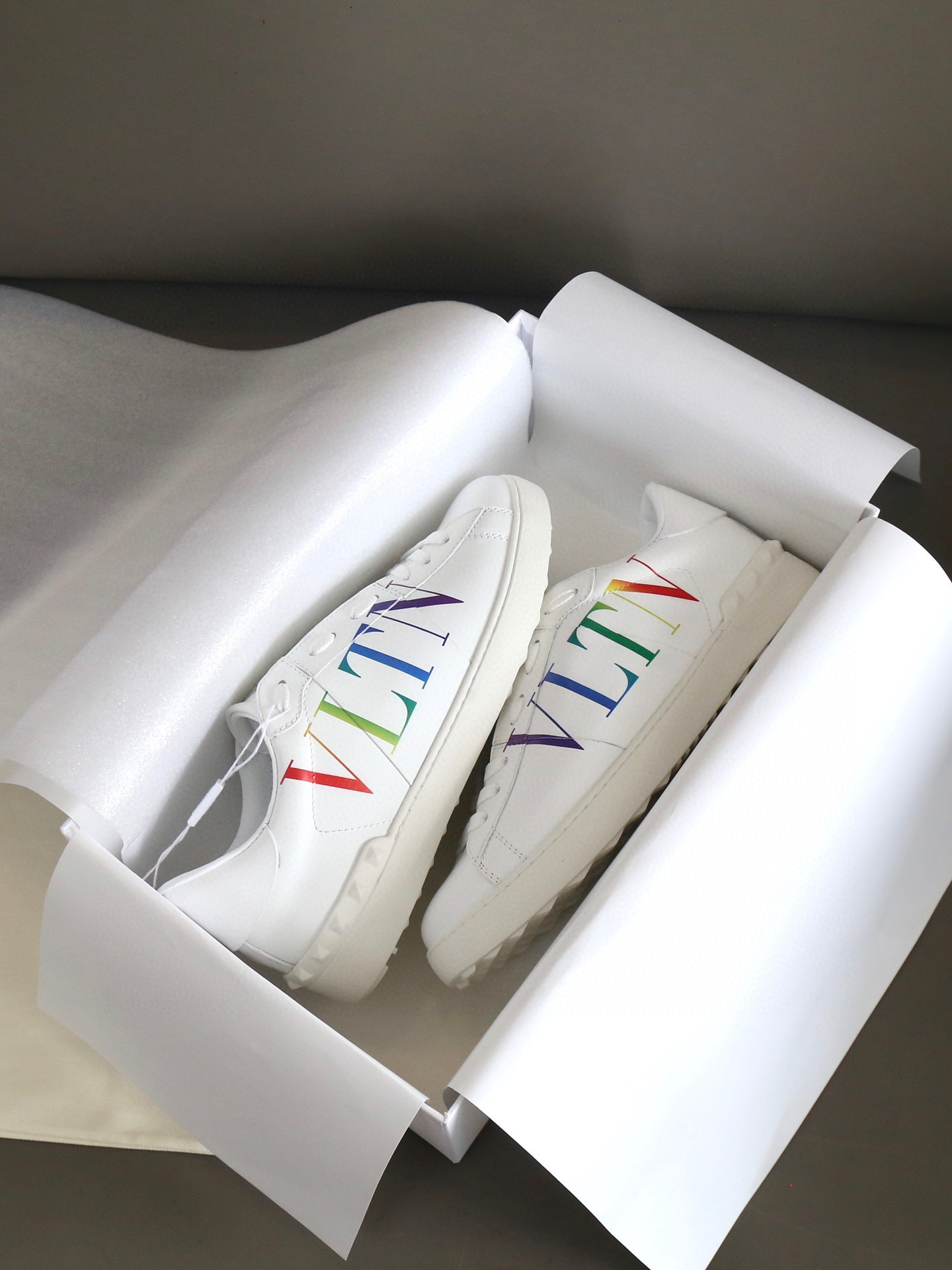 valentino vltn logo sneakers - unisex 35-44 - Image 2