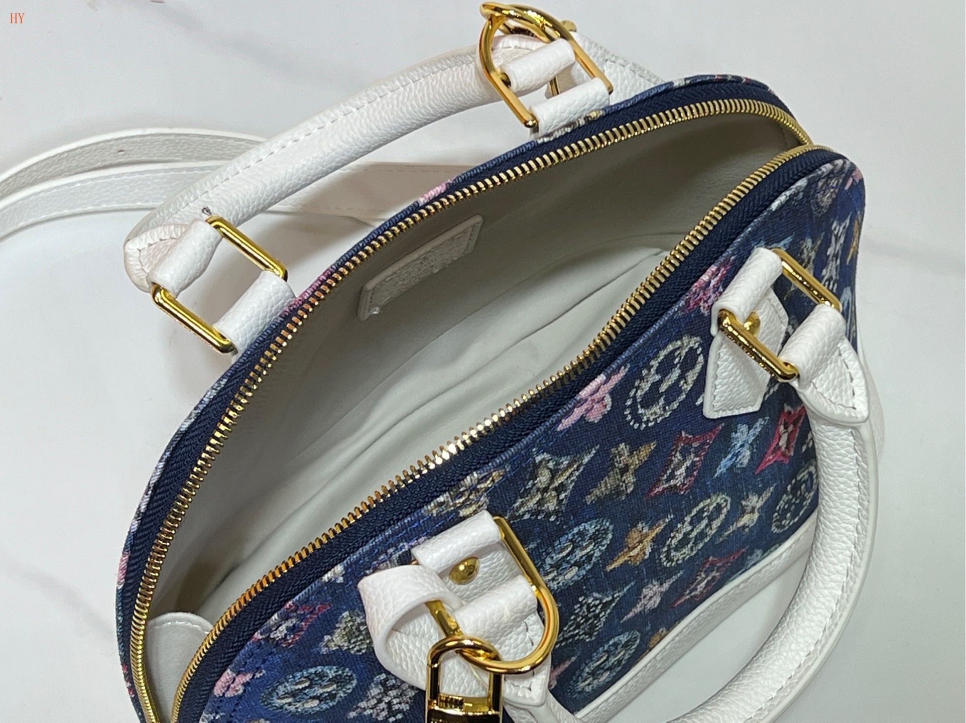 louis vuitton handbag 23.5x17.5x11.5 - Image 2