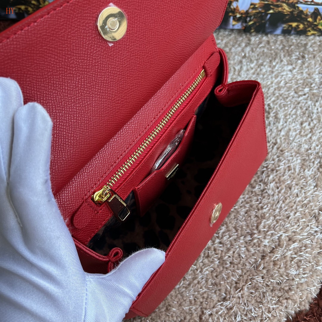 dolce & gabbana red handbag 20*17*7 cm - elegant design - Image 2