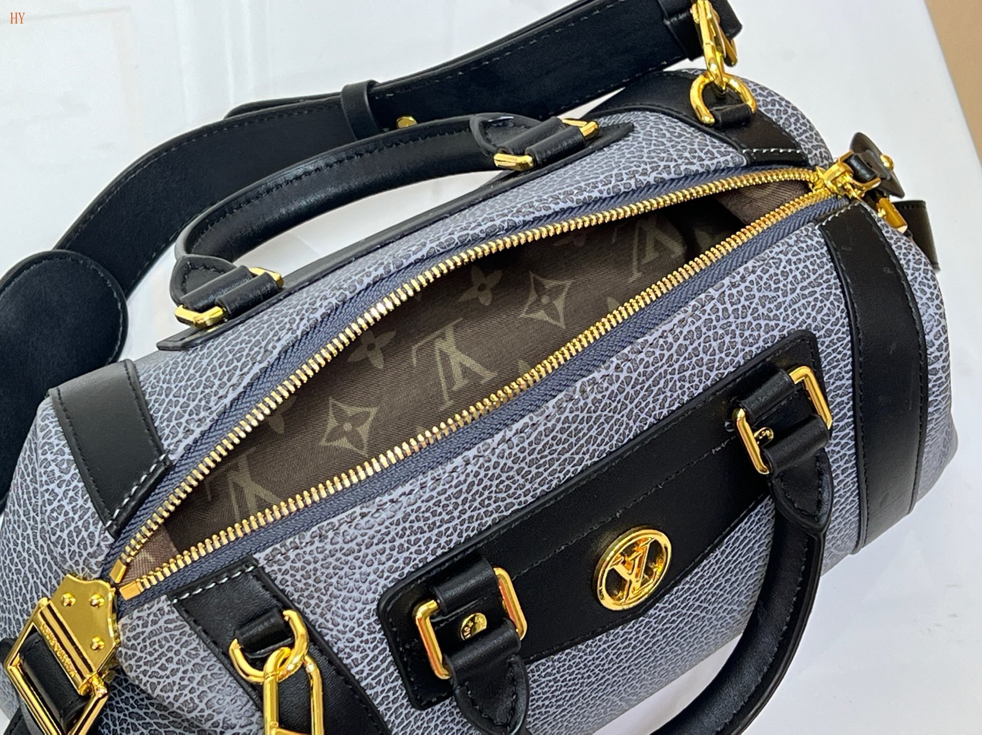 louis vuitton handbag 38*15*15 - model 118012 - Image 2