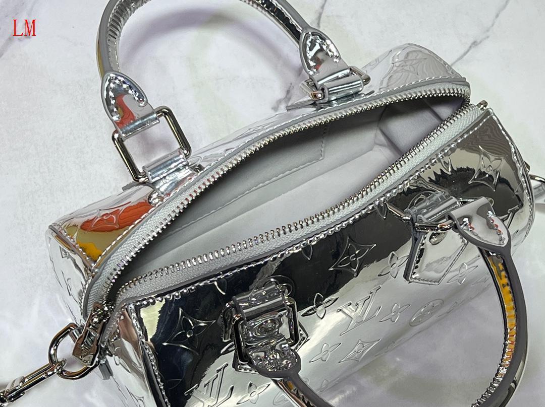louis vuitton silver monogram mini bag 20.5x13.5x12 cm - Image 2