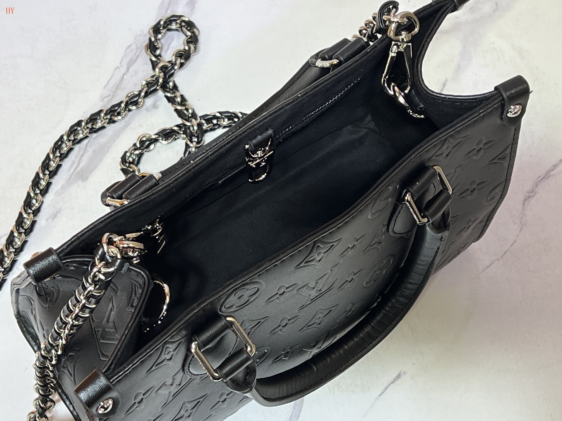 louis vuitton black handbag 25*13*10 - Image 2