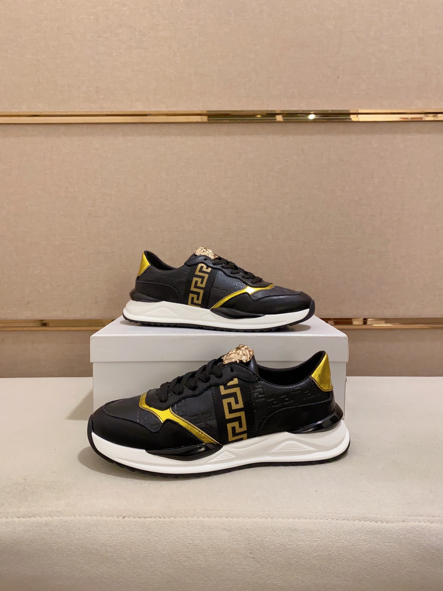 versace casual sneakers in black and gold, sizes 38-44 - Image 2