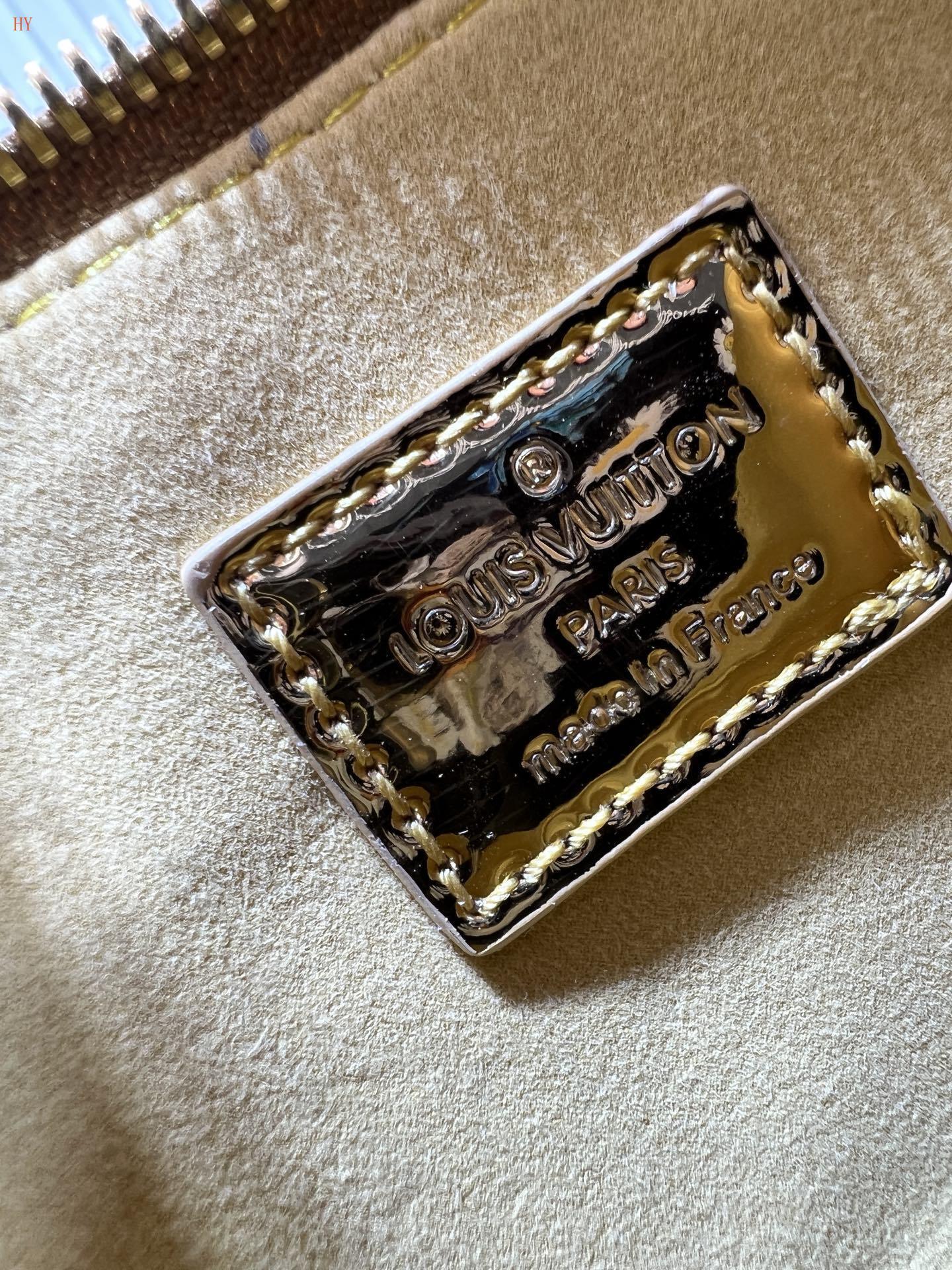 louis vuitton gold epi leather handbag 18x12x8 - Image 2