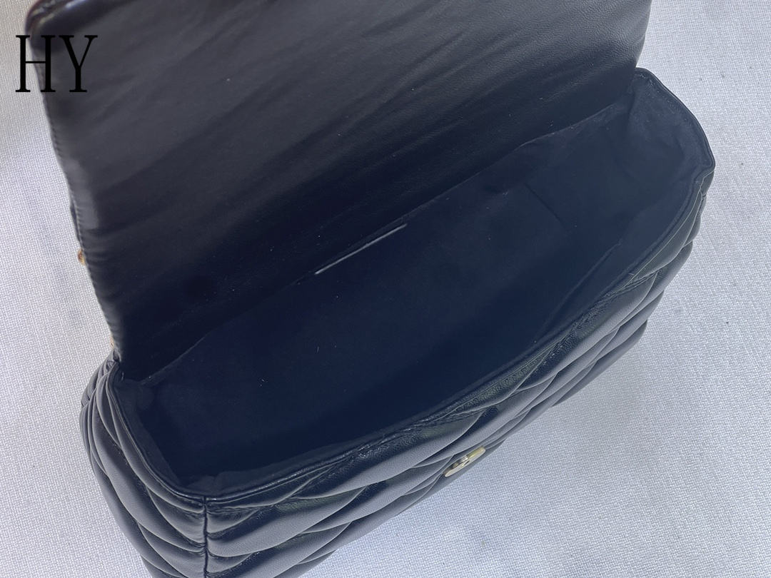 louis vuitton black quilted handbag 23x16x10 - Image 2