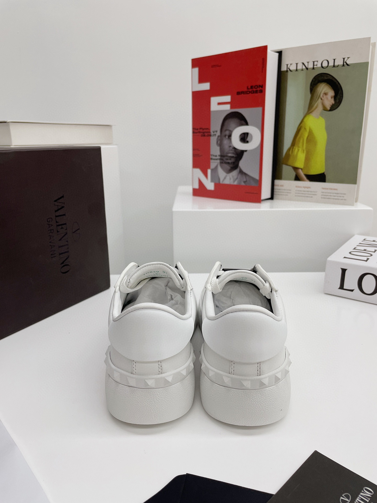 valentino unisex sneakers 35-44 - stylish and comfortable - Image 2