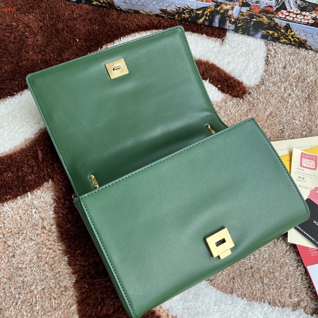 dolce & gabbana green quilted shoulder bag 26*18*7.5 - Image 2