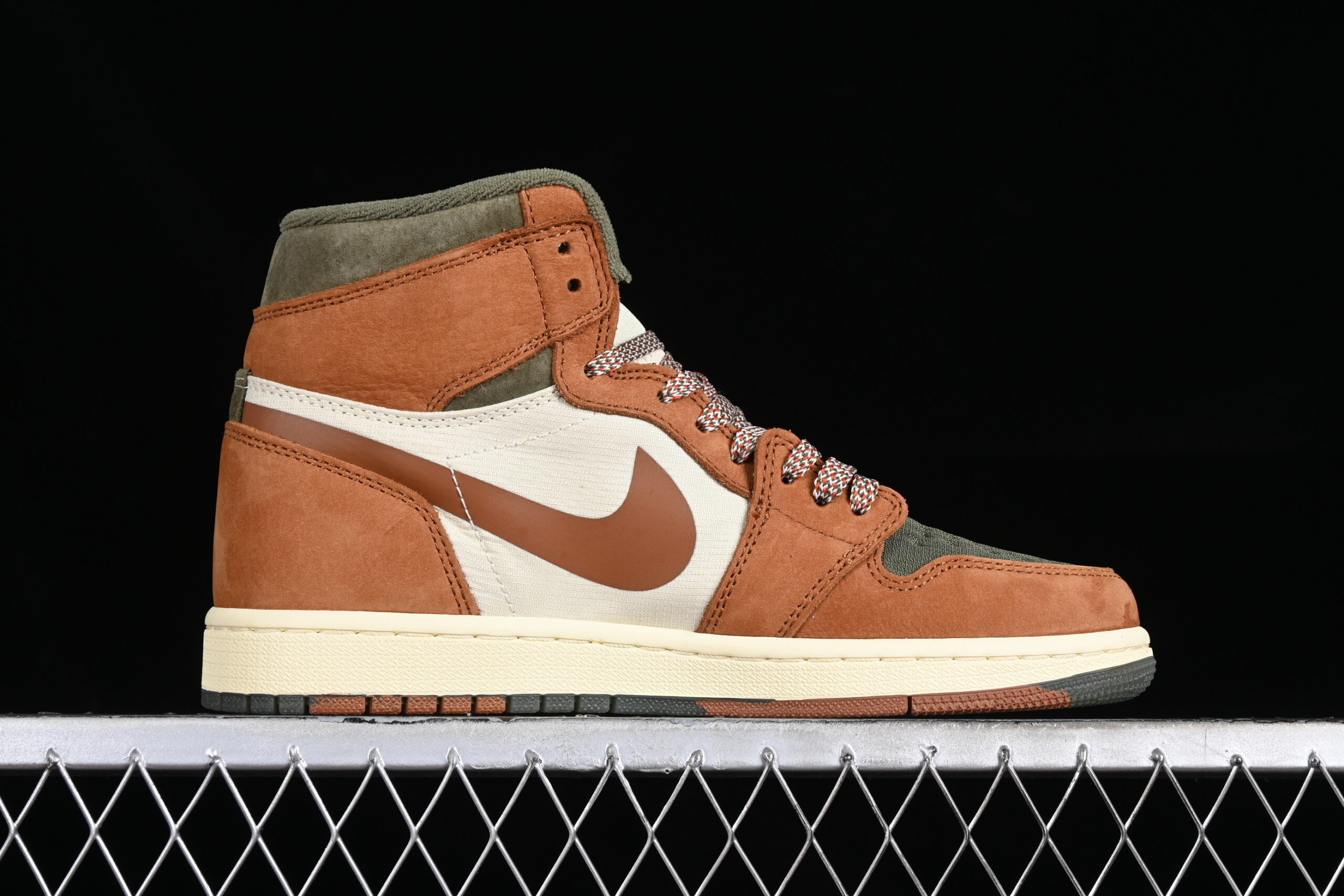 air jordan 1 high 'voltage yellow' db2889-102 - Image 2