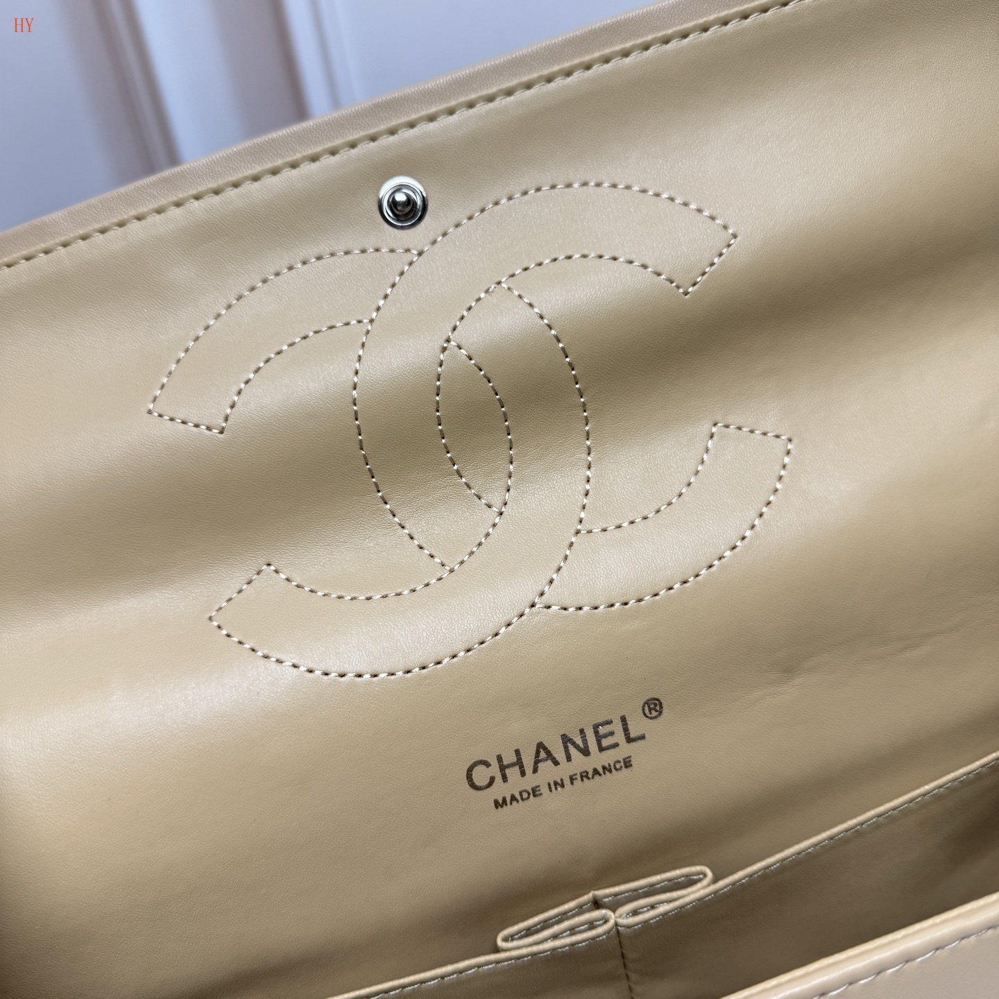 chanel quilted beige handbag 33*22*9 cm - Image 2