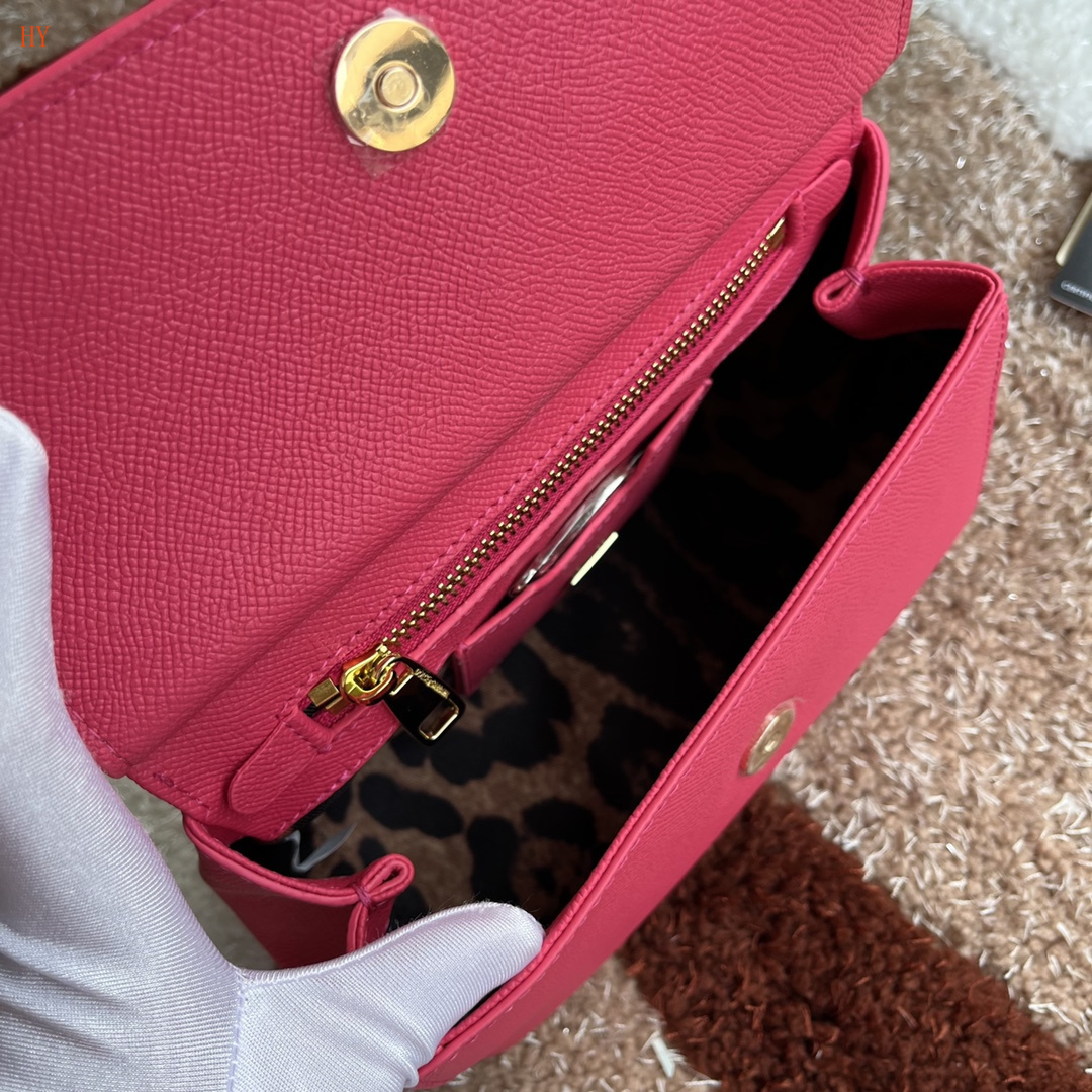 dolce & gabbana pink handbag 20*17*7 cm - Image 2