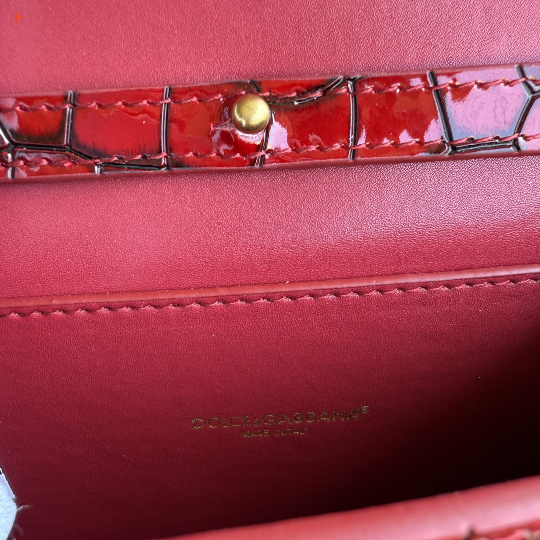 dolce & gabbana red crocodile-effect mini bag 19*13*4.5 - Image 2