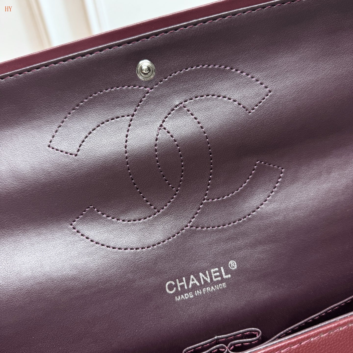 chanel quilted burgundy handbag 33*22*9.2 cm - Image 2
