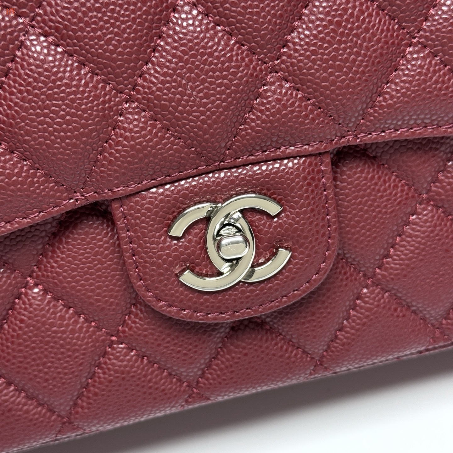 chanel quilted burgundy clutch 33*22*9 - Image 2