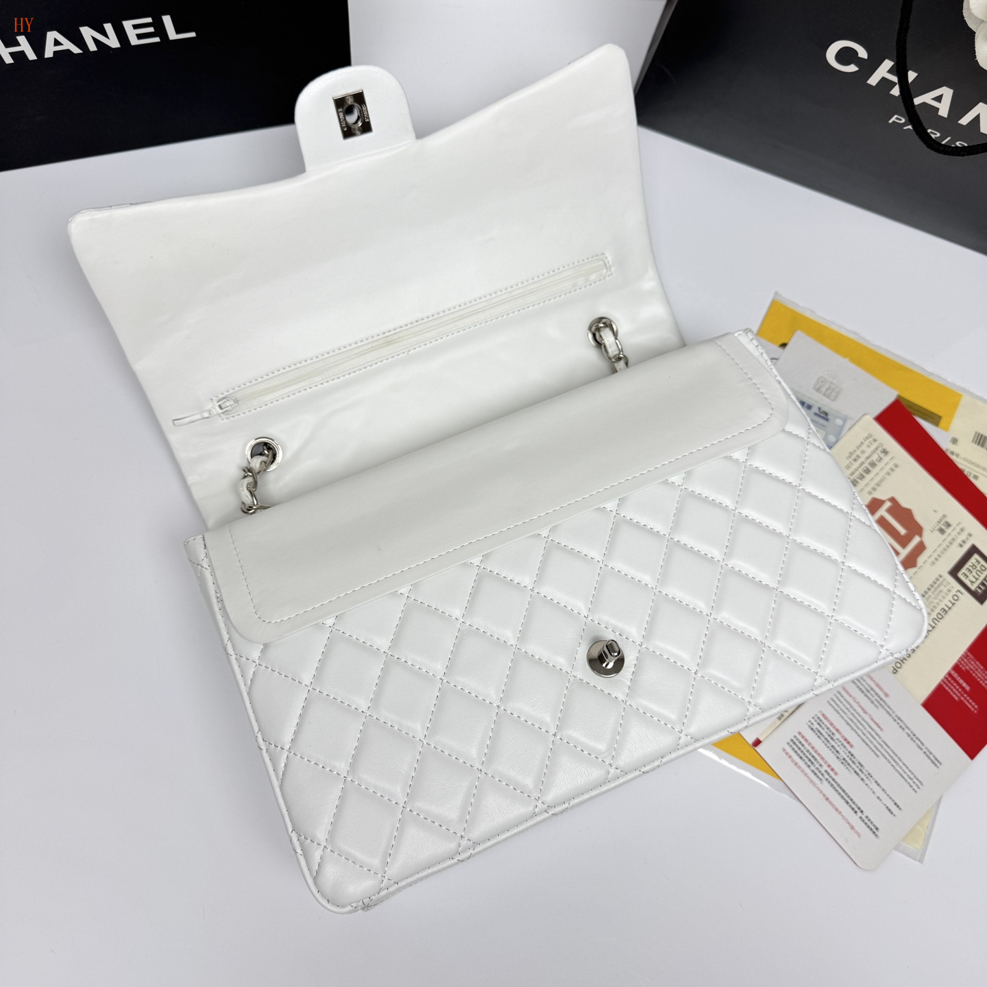 chanel white quilted flap bag 33x22x9 cm - Image 2