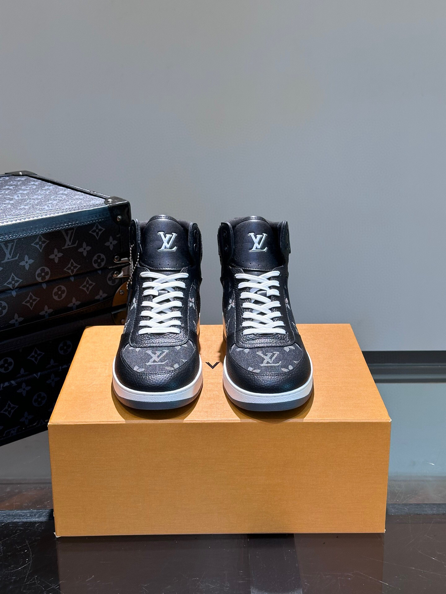 louis vuitton high-top sneakers size 38-44 - Image 2