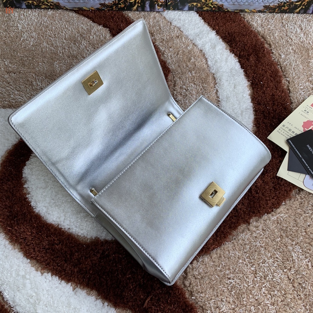 dolce & gabbana heart detail silver handbag 26x18x7.5 cm - Image 2