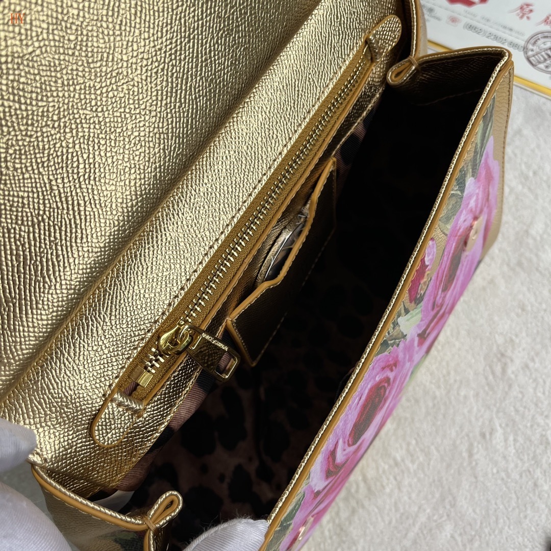 dolce & gabbana gold floral handbag 25*20*12 - Image 2
