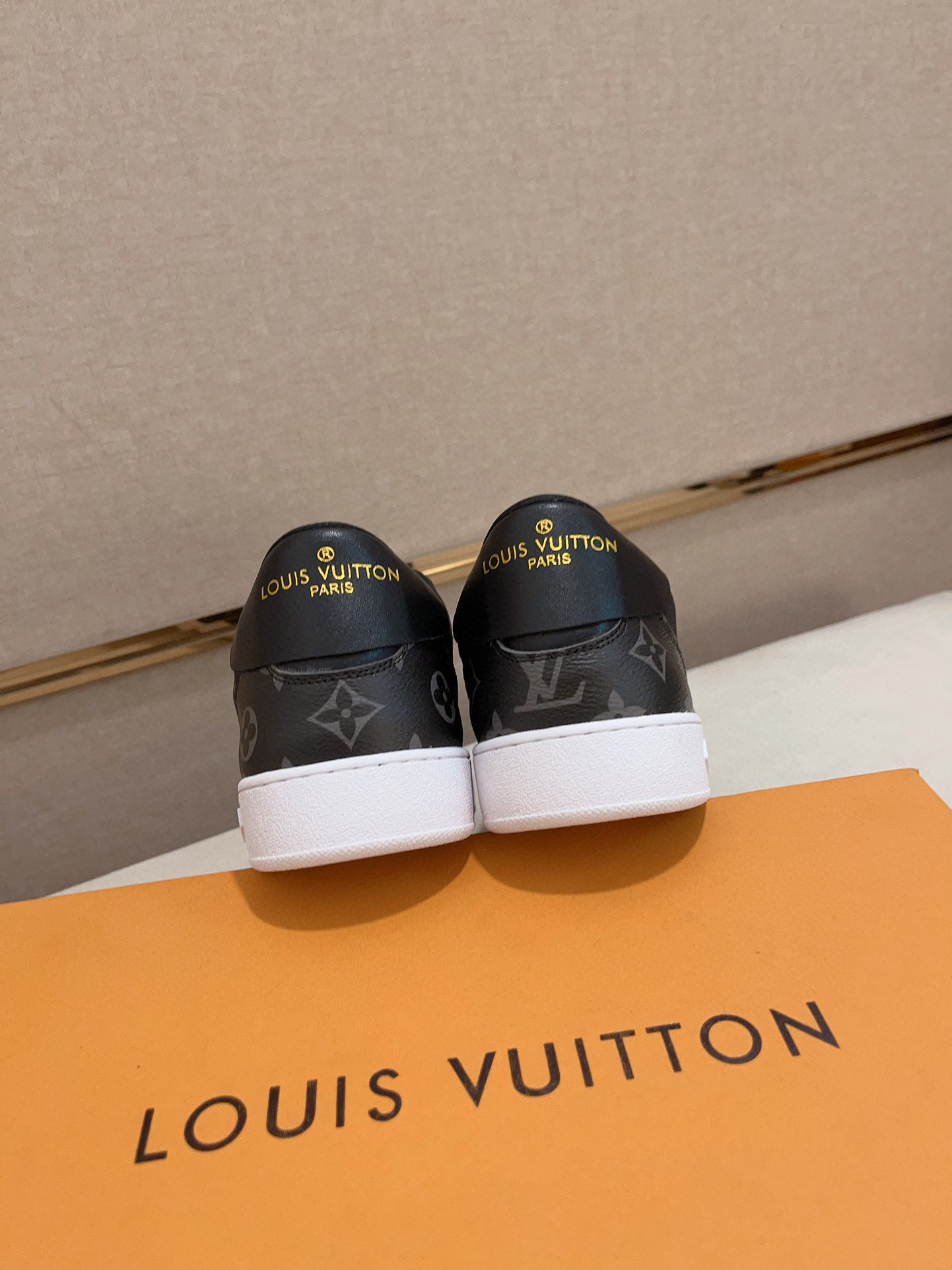 louis vuitton l casual shoes 38-44 - Image 2