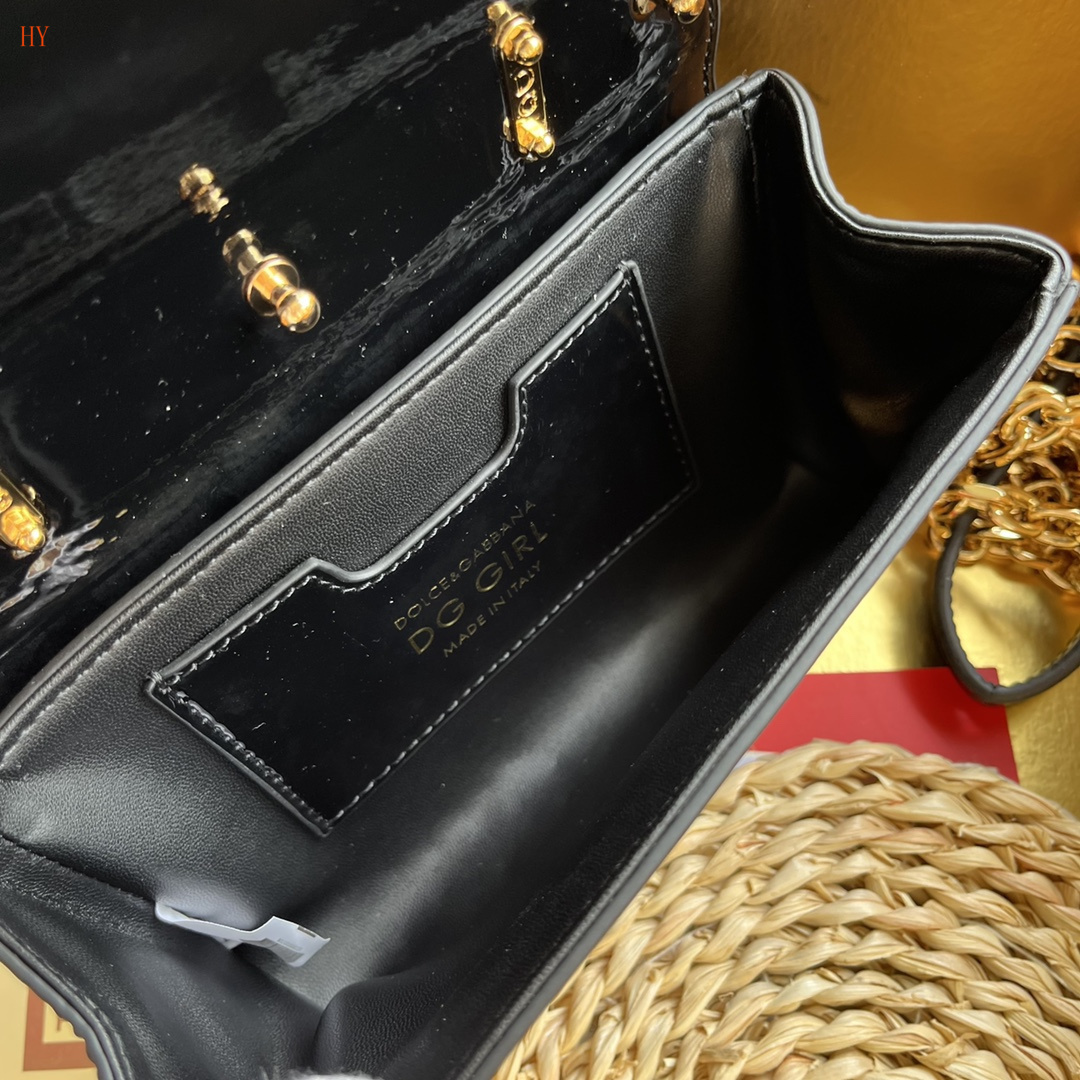 dolce & gabbana black patent leather handbag 18*10*5 - Image 2