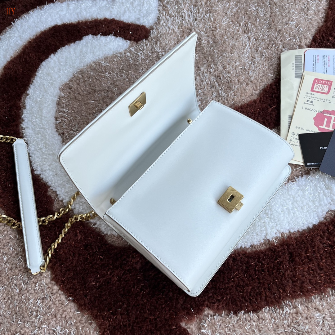 dolce & gabbana quilted white crossbody bag 21x14.5x3 cm - Image 2