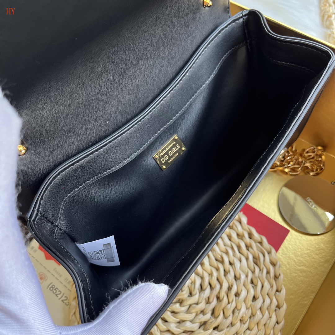 dolce & gabbana dg logo black handbag 21*15*4 - Image 2