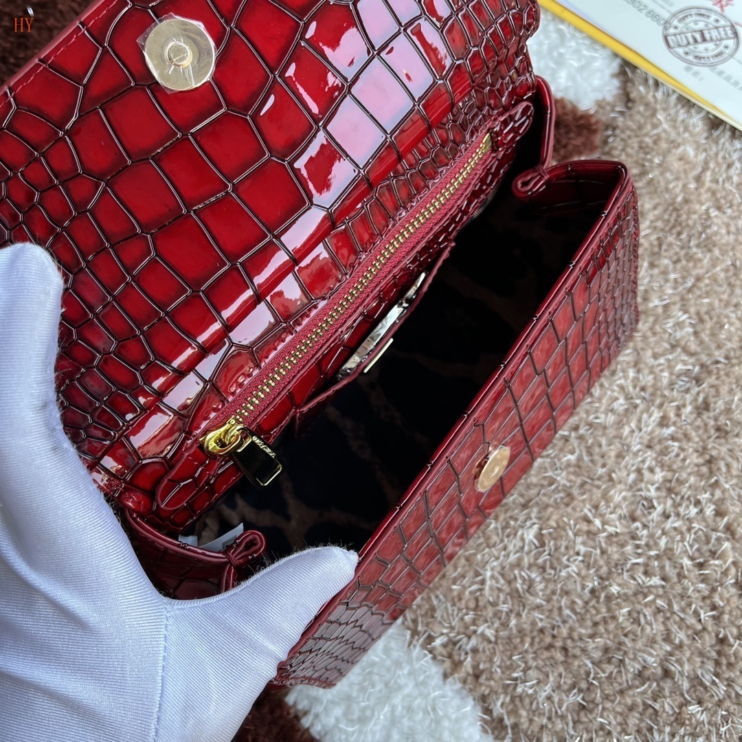 dolce & gabbana red crocodile-effect handbag 20*17*7 - Image 2