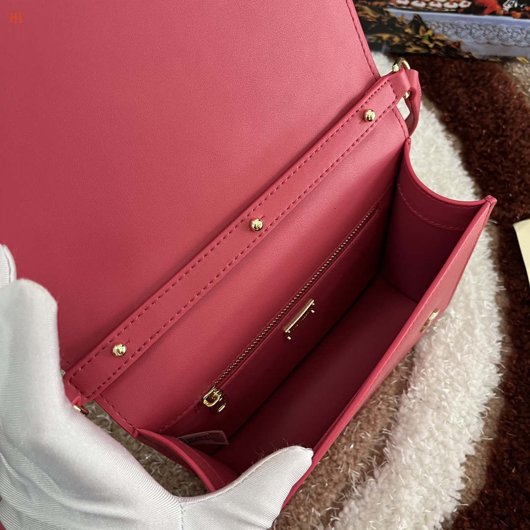 dolce & gabbana pink logo crossbody bag 20*16*5.5 - Image 2
