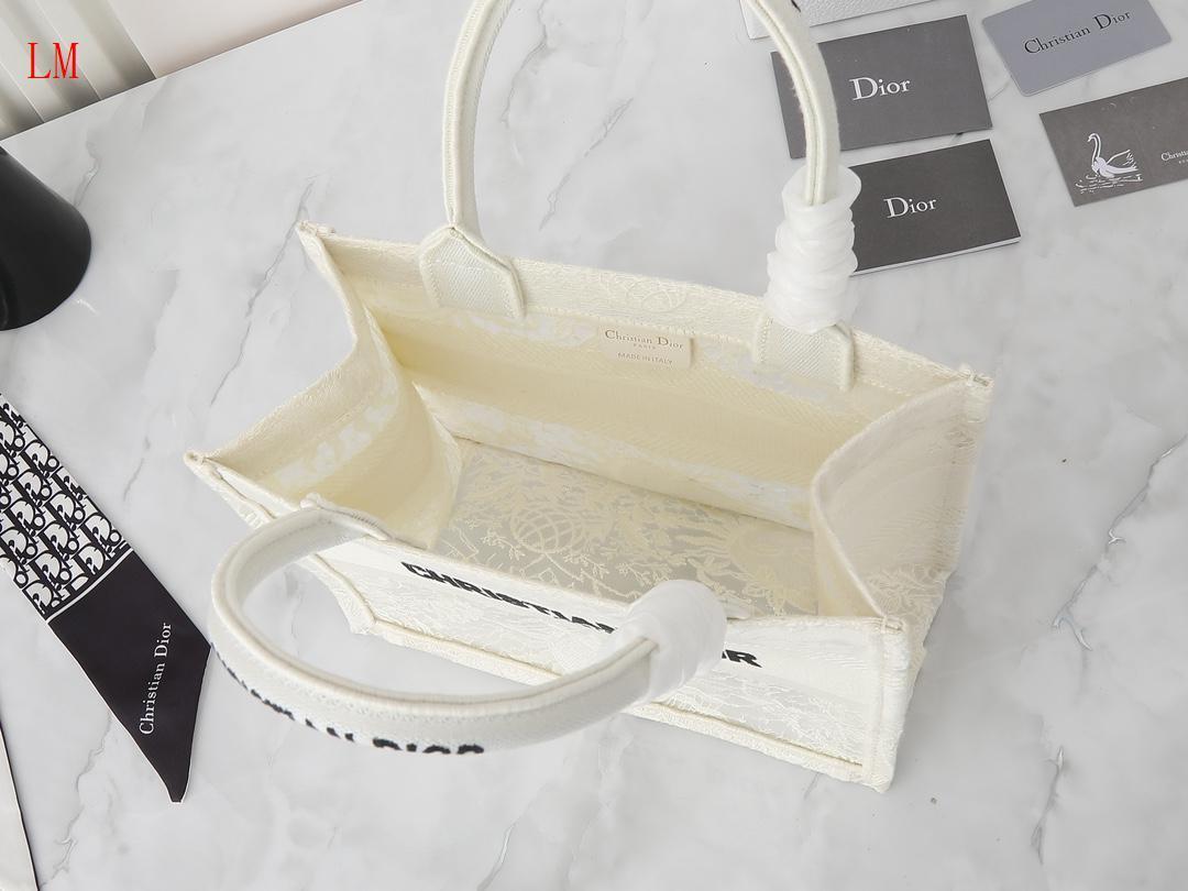 dior 26.5x21x14 cm white lace tote bag - Image 2