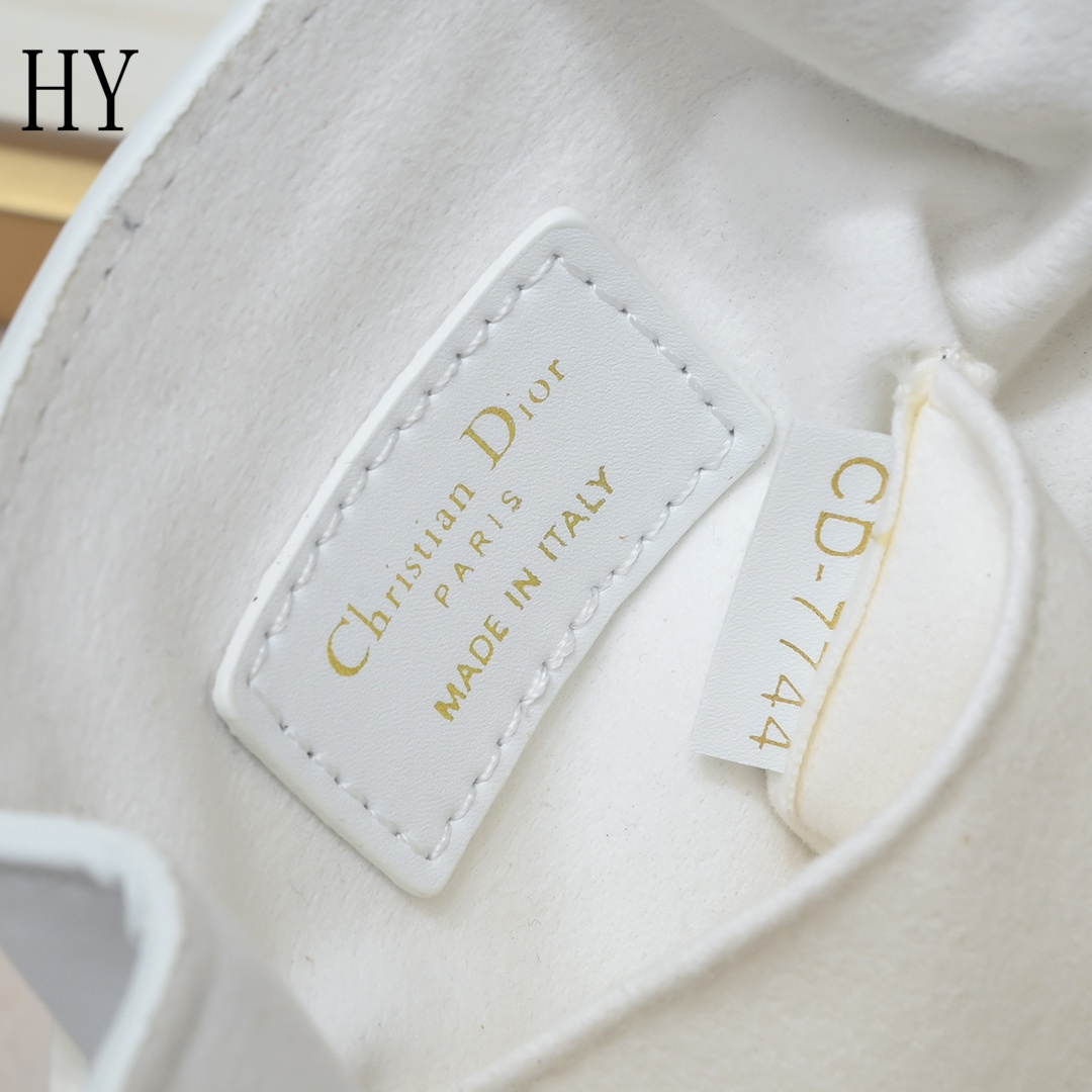 dior white bucket bag with gold chain - 17x7x18 cm - Image 2