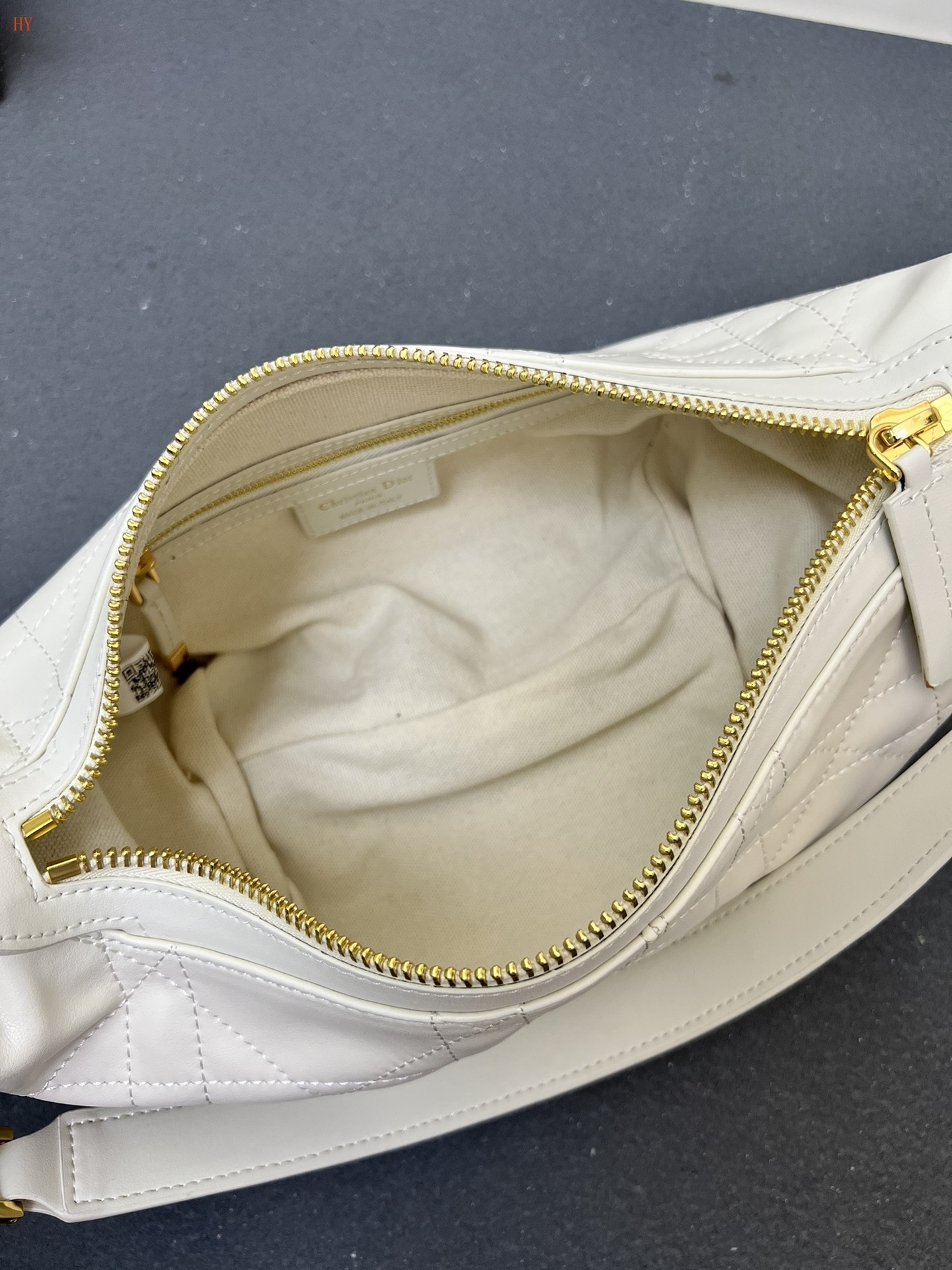 dior white quilted handbag 33x16x15 cm - Image 2