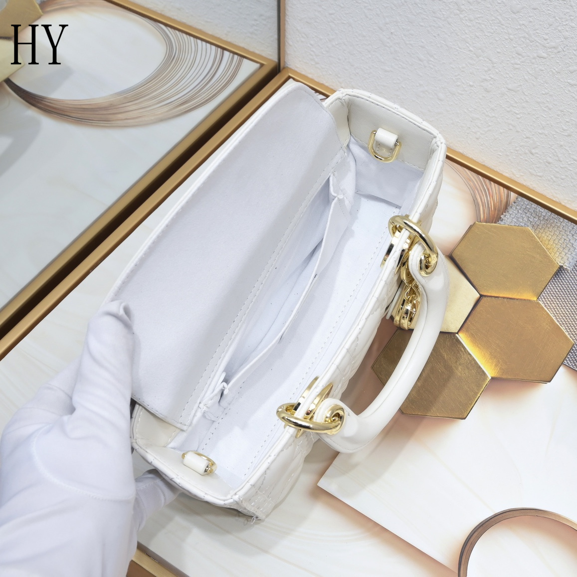 dior white quilted handbag 22cm - Image 2