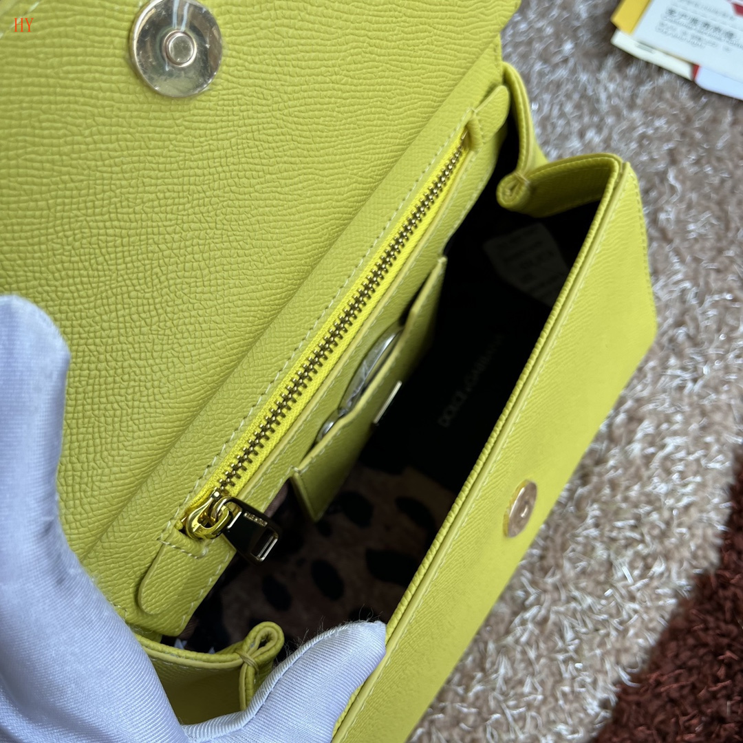 dolce & gabbana yellow handbag 20*17*7 cm - Image 2