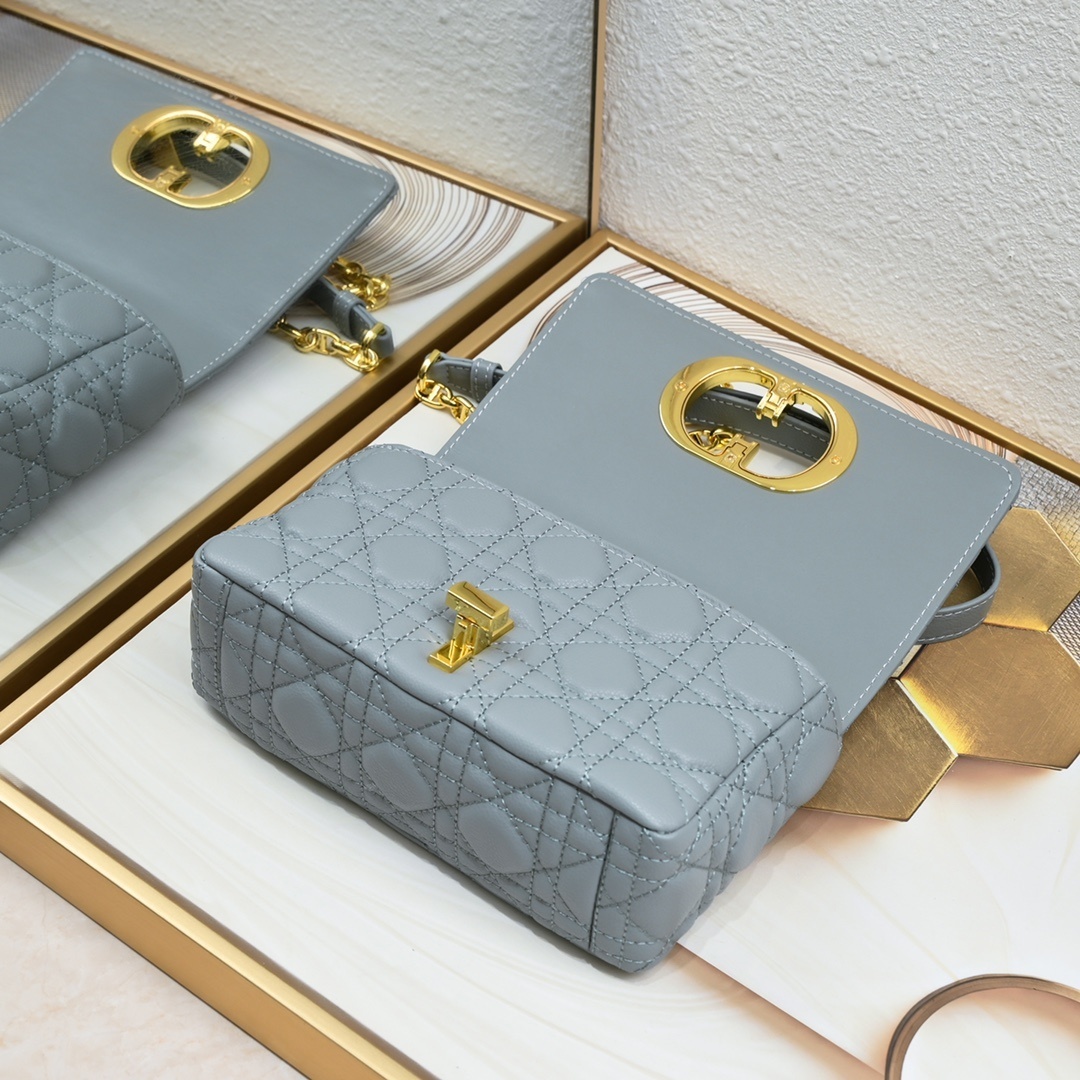 dior 21-13-8 quilted gray bag with gold chain - Image 2