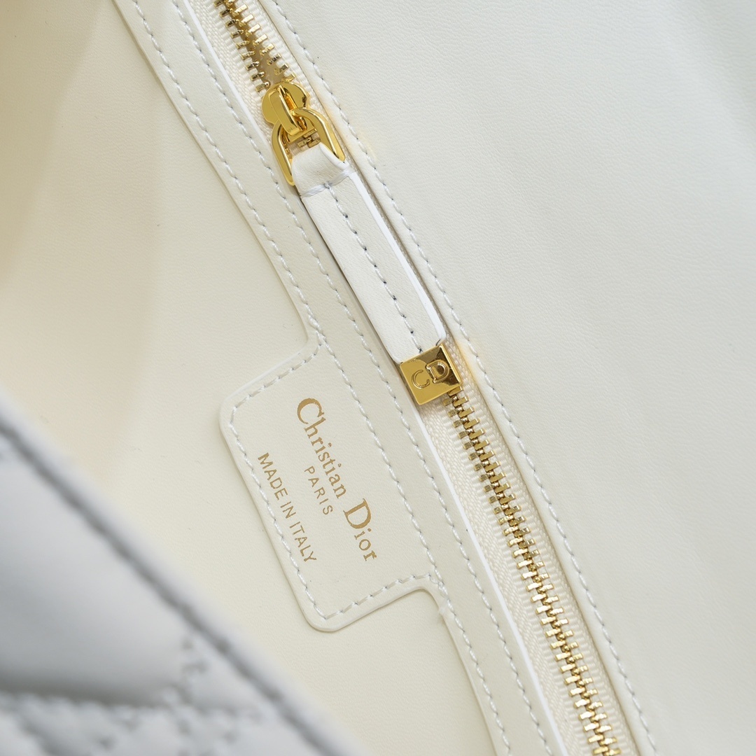 dior white quilted leather shoulder bag with gold chain - Image 2