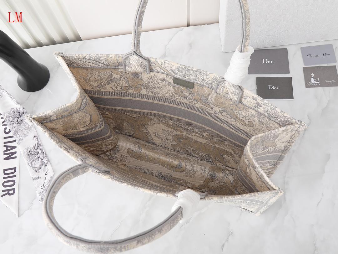 christian dior 42x35x18.5 cm tote bag - elegant design - Image 2